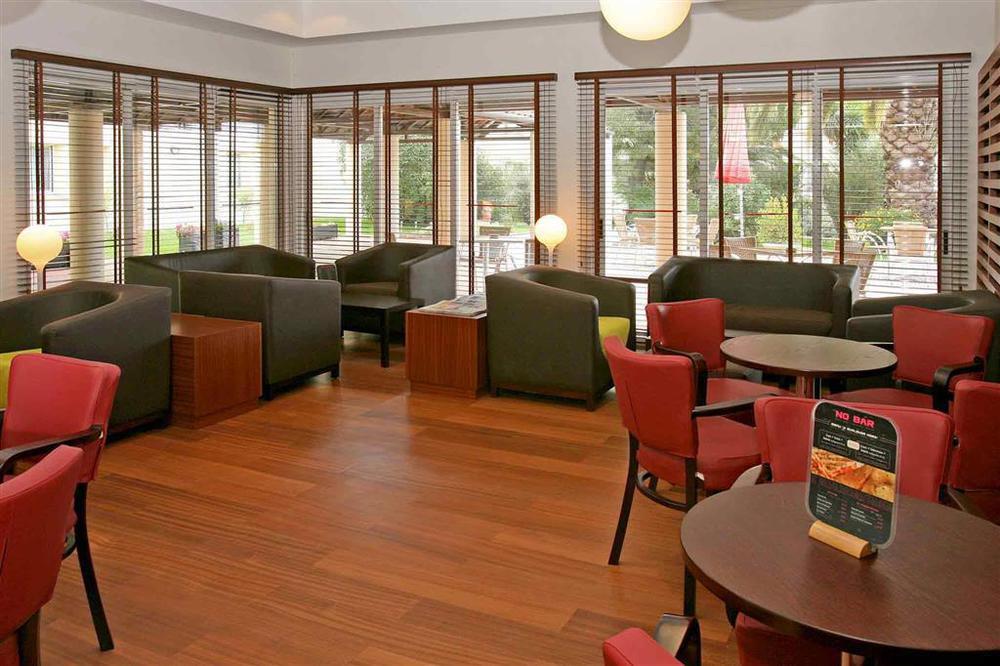 Hotel Ibis Setúbal Restaurant foto